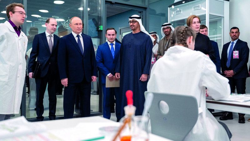 الامارات | رئيس الدولة والرئيس الروسي يفتتحان مركز الشيخة فاطمة بنت مبارك للتعليم في مدرسة بريماكوف