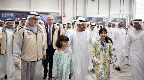 حمدان بن زايد: حملة «الإمارات معك يا لبنان» لاقت تفاعلاً جماهيرياً كبيراً