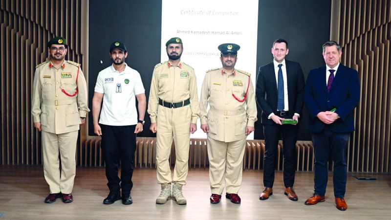 الامارات | شرطة دبي تحتفل بتخريج دورة المُستجيب الأول في الحالات الطارئة للقادة الذهبيين        