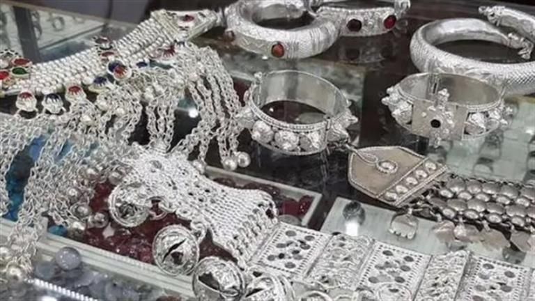 "اشتروا بسرعة".. رئيس "اللجنة النقابية للمصوغات" يكشف أسباب ارتفاع أسعار الفضة