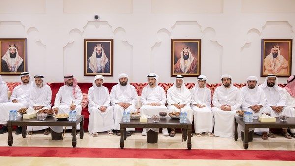 حمدان بن زايد يعزي في وفاة محمد زايد المنصوري وأحمد خميس المنصوري