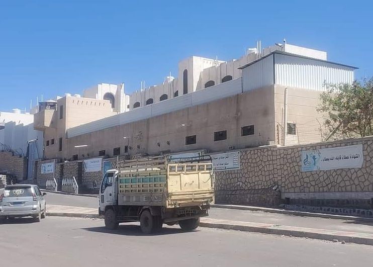 بعد الإعلان عن وفاة"خماش".. مخاوف حقوقية على سلامة المختطفين في سجون مليشيا الحوثي باليمن