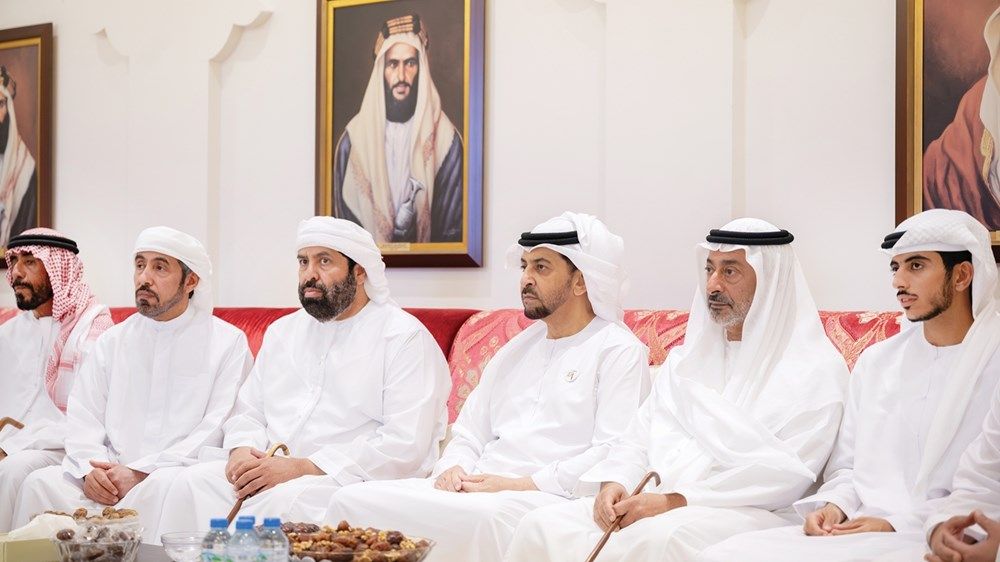 حمدان بن زايد يعزي في وفاة محمد زايد المنصوري وأحمد خميس المنصوري