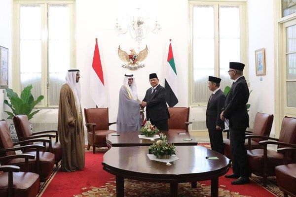 نيابة عن رئيس الدولة.. نهيان بن مبارك يشارك في حفل تنصيب الرئيس الإندونيسي الجديد