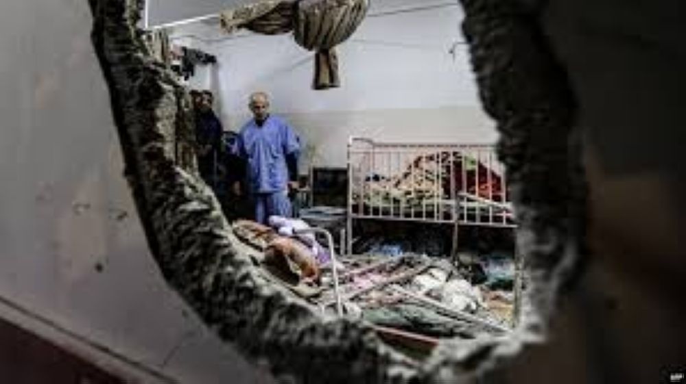 الاحتلال يدمر جميع المنازل المحيطة بمستشفيات شمال قطاع غزة 