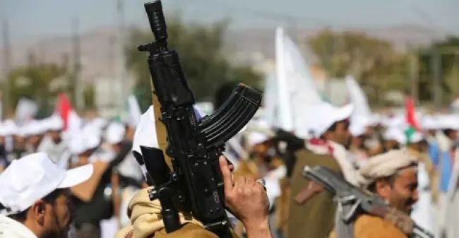 الأسلحة المهربة".. أداة "الحوثيين" لإطالة أمد التصعيد