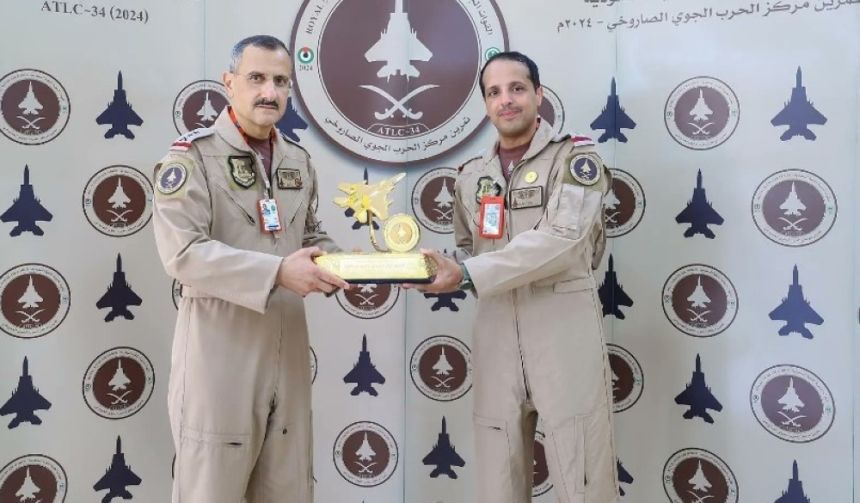 صور.. القوات الجوية تشارك في تمرين "مركز الحرب الصاروخي" بالإمارات