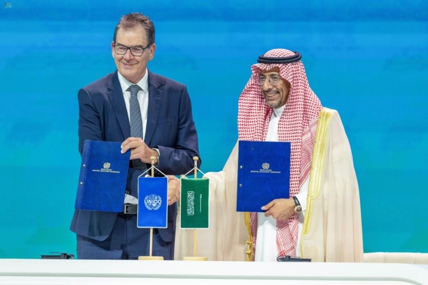 لتعزيز التنمية في المملكة.. تعاون استراتيجي بين "الصناعة" و"اليونيدو"