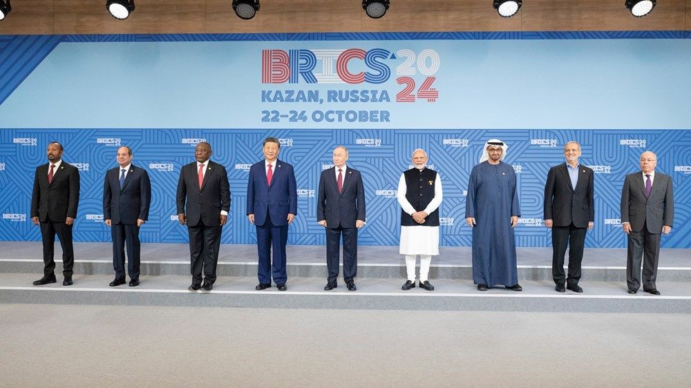 رئيس الدولة: الإمارات تدعم التنمية والسلام إقليمياً ودولياً