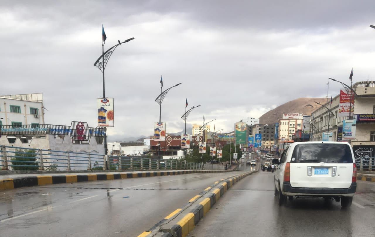 أمطار غزيرة وسيول.. الحالة المدارية تبدأ تأثيراتها على محافظة حضرموت