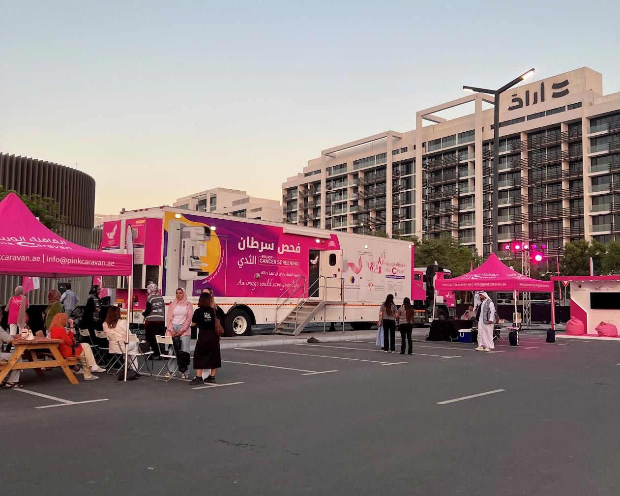 الامارات | "القافلة الوردية": 100 ألف فحص سريري عن سرطان الثدي خلال 14 عاماً