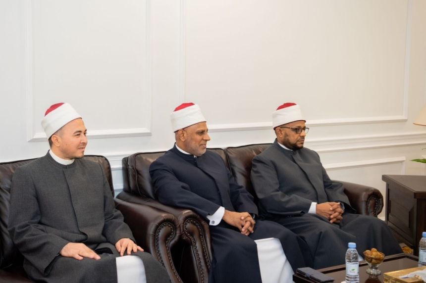 فيديو.. وزير الشؤون الإسلامية يبحث سبل التعاون في نشر الوسطية والاعتدال مع وفد الأزهر
