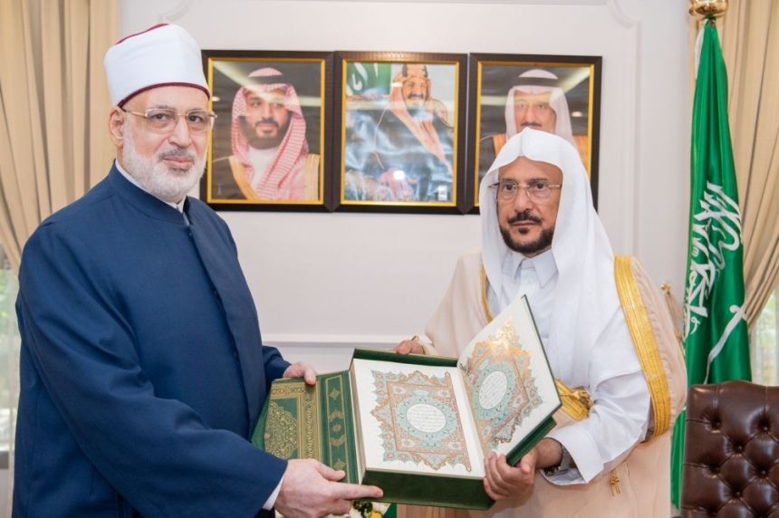 فيديو.. وزير الشؤون الإسلامية يبحث سبل التعاون في نشر الوسطية والاعتدال مع وفد الأزهر
