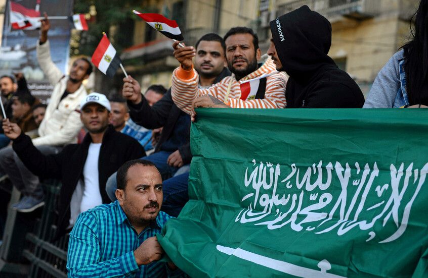 الخليج اليوم .. وسائل إعلام مصرية: السعودية تعلّق منح تأشيرة الترانزيت للمصريين