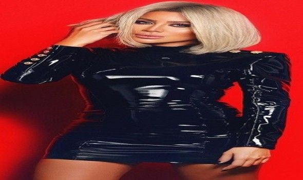 موديلات فساتين سهرة شتوية قصيرة لإطلالة أصغر سناً