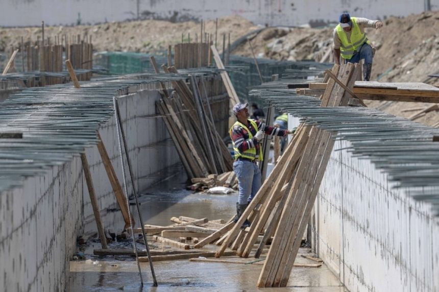 صور.. توسيع شبكة تصريف مياه الأمطار والسيول في الطائف