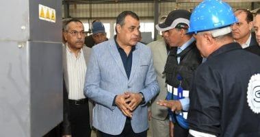 وزير الدولة للإنتاج الحربي" يتفقد "حلوان لمحركات الديزل"