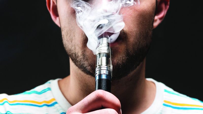 الامارات | شرطة دبي تكافح التدخين الإلكتروني بين الطلبة بـ «حماية»