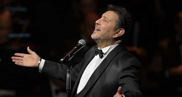 هاني شاكر يبكي في مهرجان الموسيقى العربية تضامنًا مع لبنان ويهدي أغنية للشهداء