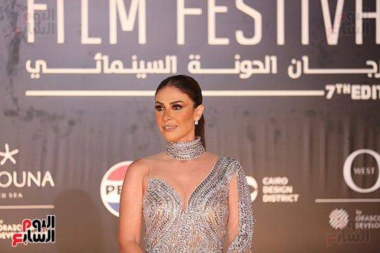 إطلالات نجمات الفن على السجادة الحمراء فى افتتاح مهرجان الجونة السينمائى.. صور