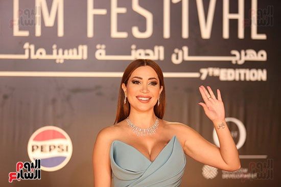 إطلالات نجمات الفن على السجادة الحمراء فى افتتاح مهرجان الجونة السينمائى.. صور