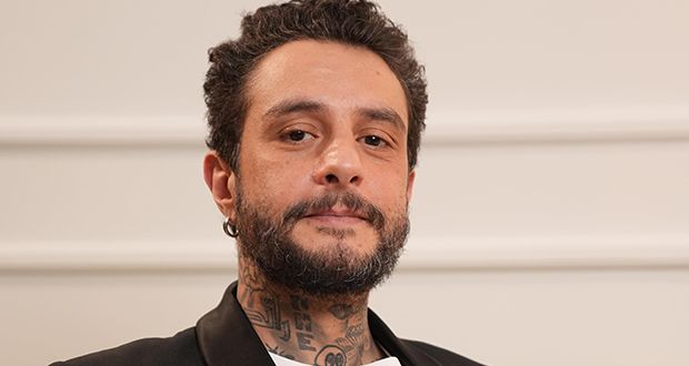 أحمد الفيشاوي ينشر صوراً جديدة لابنه.. والجمهو يعلّق على الشبه بينهما