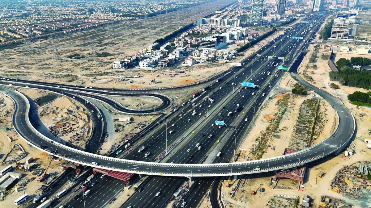 الامارات | السماح لمن بلغ 17 عاماً باستخراج رخصة قيادة