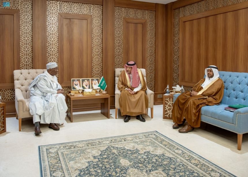 الخريجي يناقش المستجدات الدولية مع أمين منظمة التعاون الإسلامي