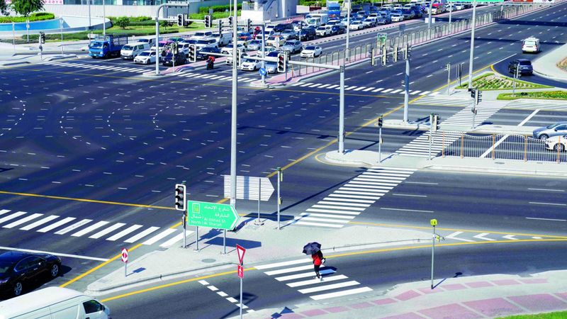 الامارات | تجديد العلامات الأرضية في 25 منطقة بدبي