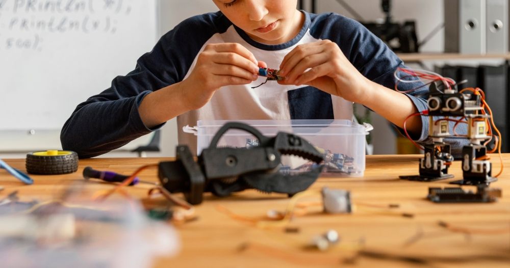 بمشاركة 1920 طالباً.. "تعليم الرياض" تستعرض 375 مشروعاً علمياً في "إبداع"