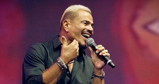 عمرو دياب يشعل مسرح أرينا الكويت: “يا أنا يا لأ”