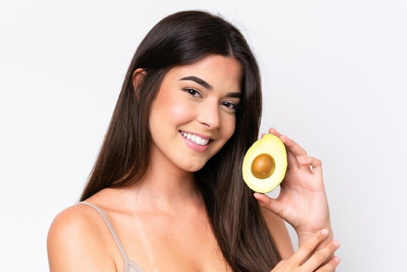 تجربتي مع استخدام زيت الأفوكادو للشعر.. نساء خضن الاختبار والنتيجة مذهلة