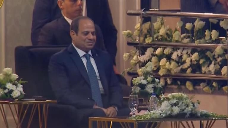 الرئيس السيسي يوجه تحية خاصة للفنان محمد منير