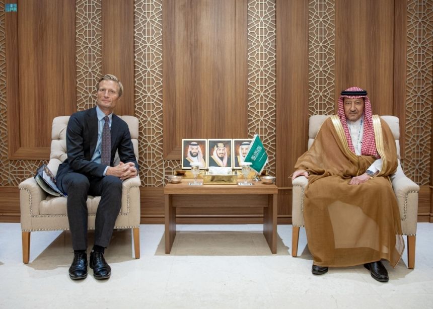 الخريجي يناقش المستجدات الدولية مع أمين منظمة التعاون الإسلامي