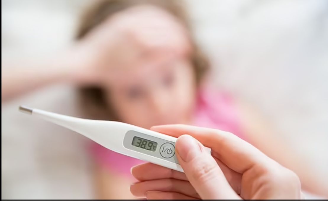 الأنفلونزا والمخلوي وكورونا.. خبراء الصحة يحذرون من 3 أوبئة قد تصيبك معا