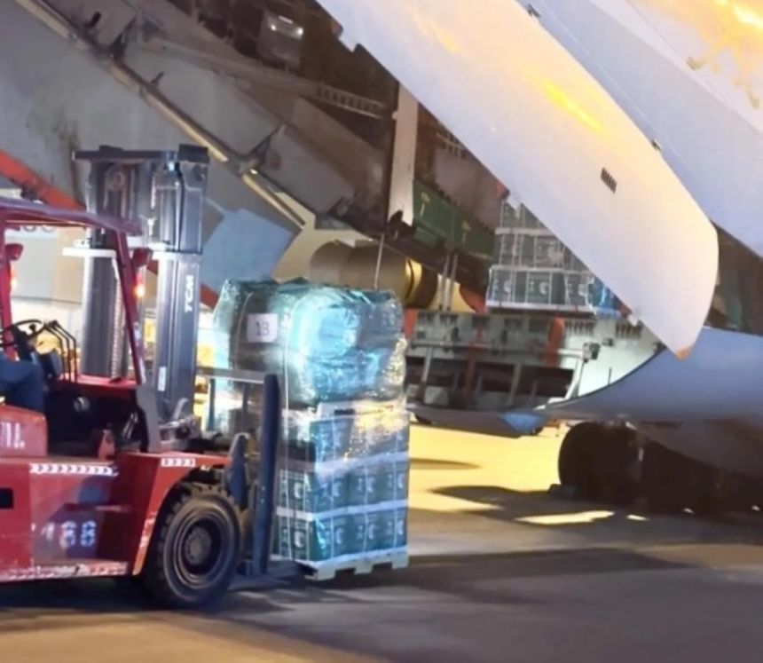 مغادرة الطائرة الإغاثية الـ13 لمساعدة الشعب اللبناني