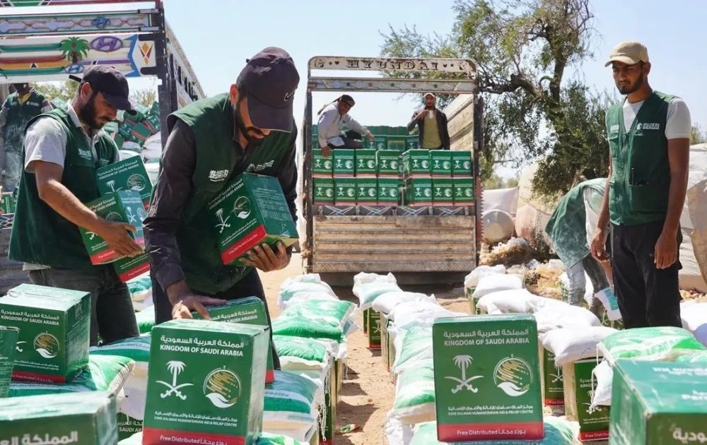 مساعدات غذائية وتطهير أراضٍ.. مركز الملك سلمان يواصل أعماله الإنسانية في اليمن وسوريا