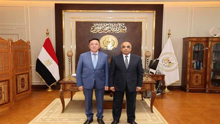 للتعاون القضائي وتسليم المجرمين.. وزير العدل يستقبل سفير جمهورية كازاخستان بالقاهرة