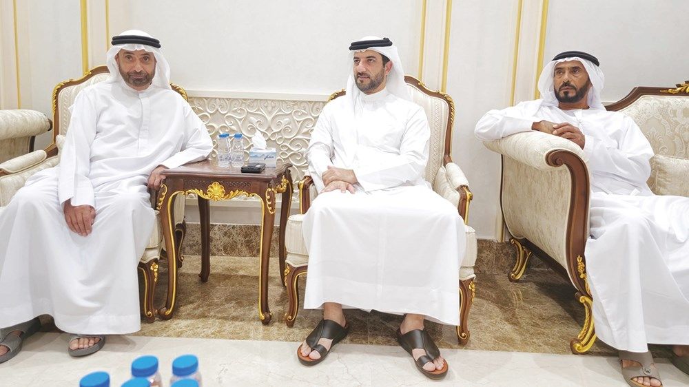 ولي عهد الشارقة وسلطان بن أحمد يعزيان في وفاة عبدالله بن معضد الكتبي