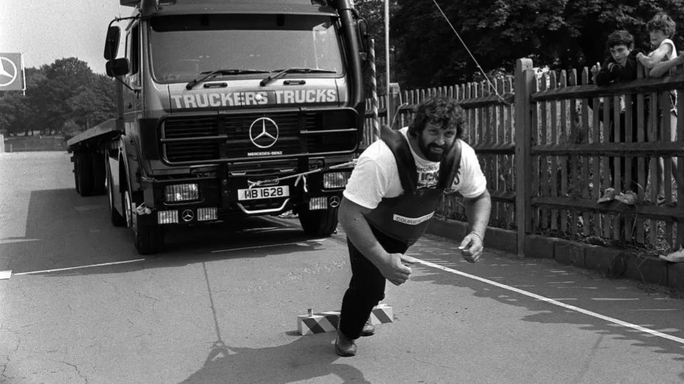 الامارات | وفاة أقوى رجل في العالم.. فاز باللقب مرتين