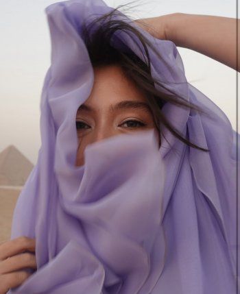 نسليهان أتاغول تستمتع بلحظات سعيدة في الأهرامات