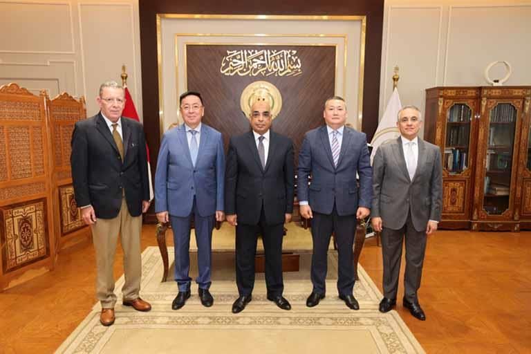 للتعاون القضائي وتسليم المجرمين.. وزير العدل يستقبل سفير جمهورية كازاخستان بالقاهرة