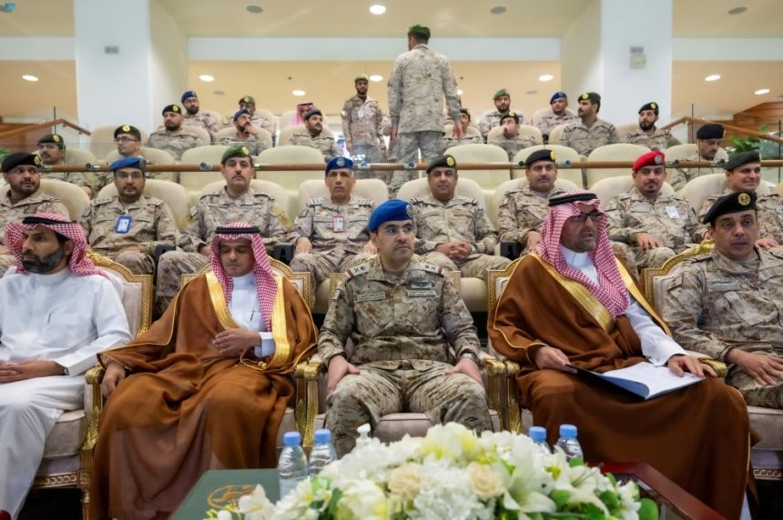 صور| "الحربي" يشهد مراسم حفل سباق الخيل على كأس وزارة الدفاع