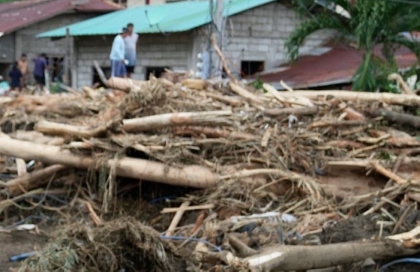 126 قتيلًا ومفقودًا نتيجة الفيضانات المدمرة بالفلبين