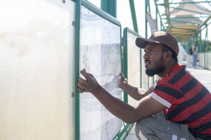 صيانة شاملة لجسور المشاة في المواقع الحيوية بالطائف