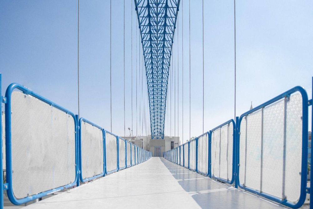 صيانة شاملة لجسور المشاة في المواقع الحيوية بالطائف