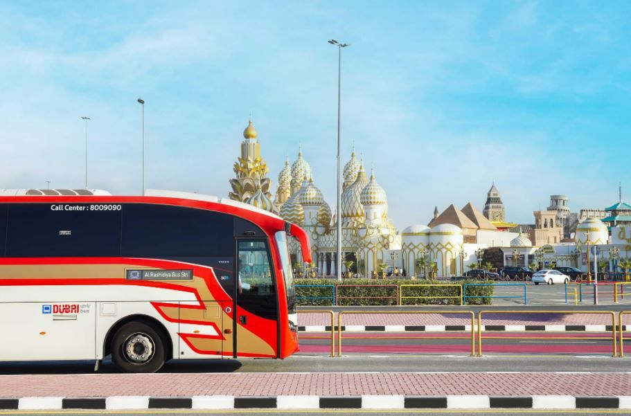 الامارات | "طرق دبي" تستأنف خدمة الحافلات العامة لنقل زوّار القرية العالمية وخدمة العبرات السياحية داخل القرية