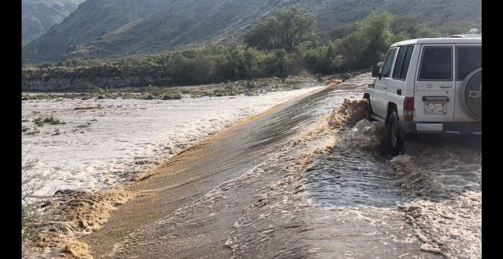الأمطار تغلق عقبة الباحة عدة ساعات وتسبب انقطاعات في الكهرباء