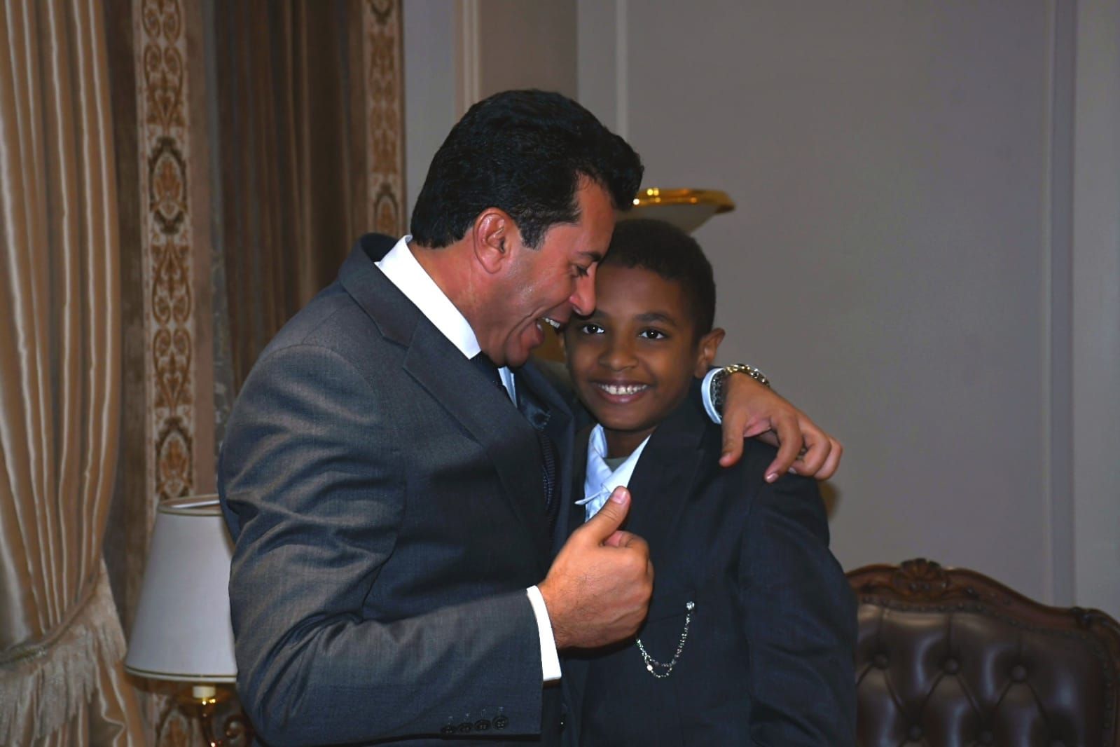 وزير الشباب والرياضة يستقبل الطفل أنس حسين ويعلن انضمامه لكابيتانو مصر