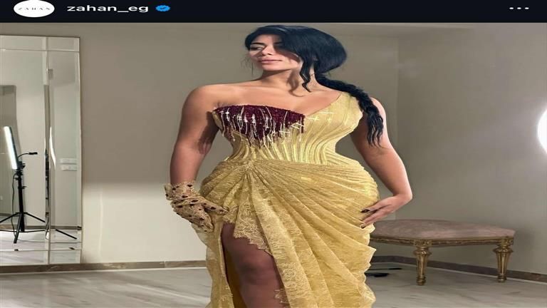 استغنت عن هذه القطعة.. دار الأزياء تنشر صور البروڤا لفستان كارولين عزمي الجريء في الجونة.. وهذه تكلف